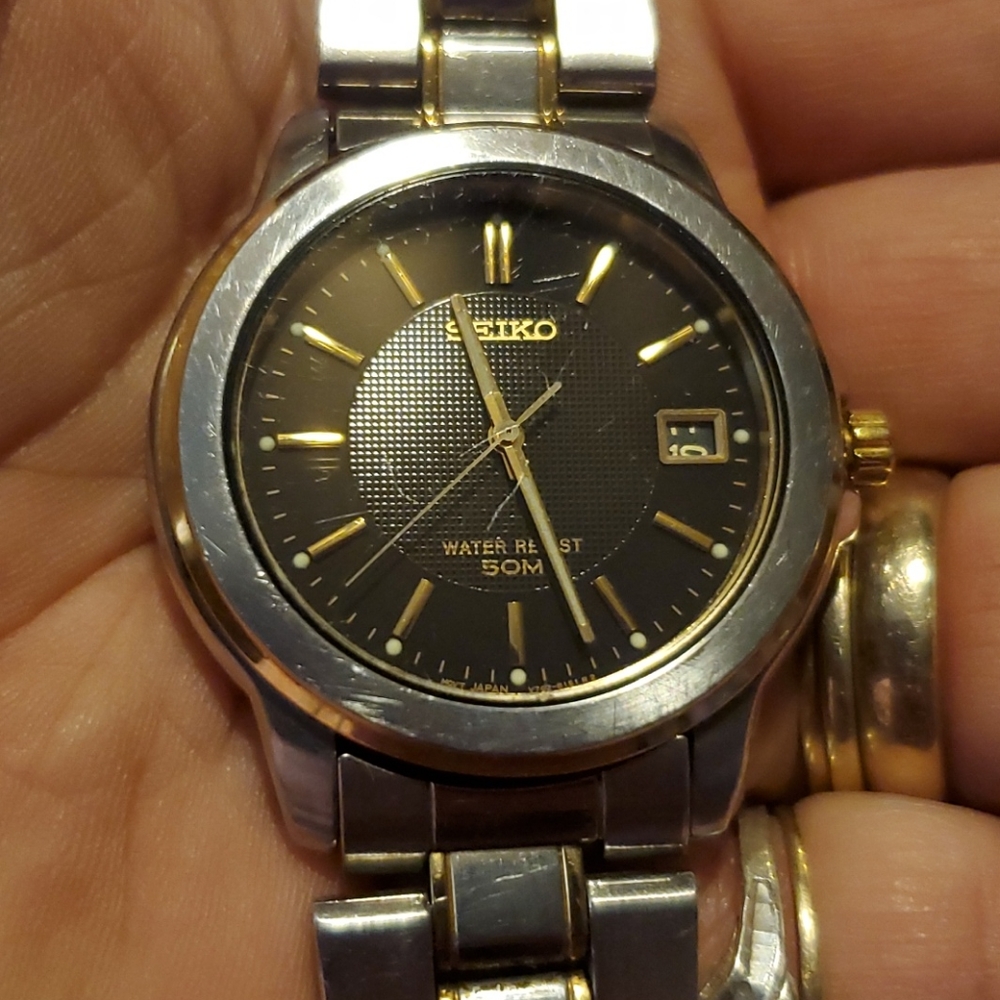 Seiko V742-8119 Mens Date Watch